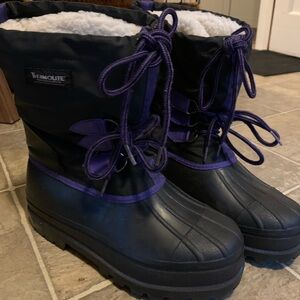 Women size 7 snow boots